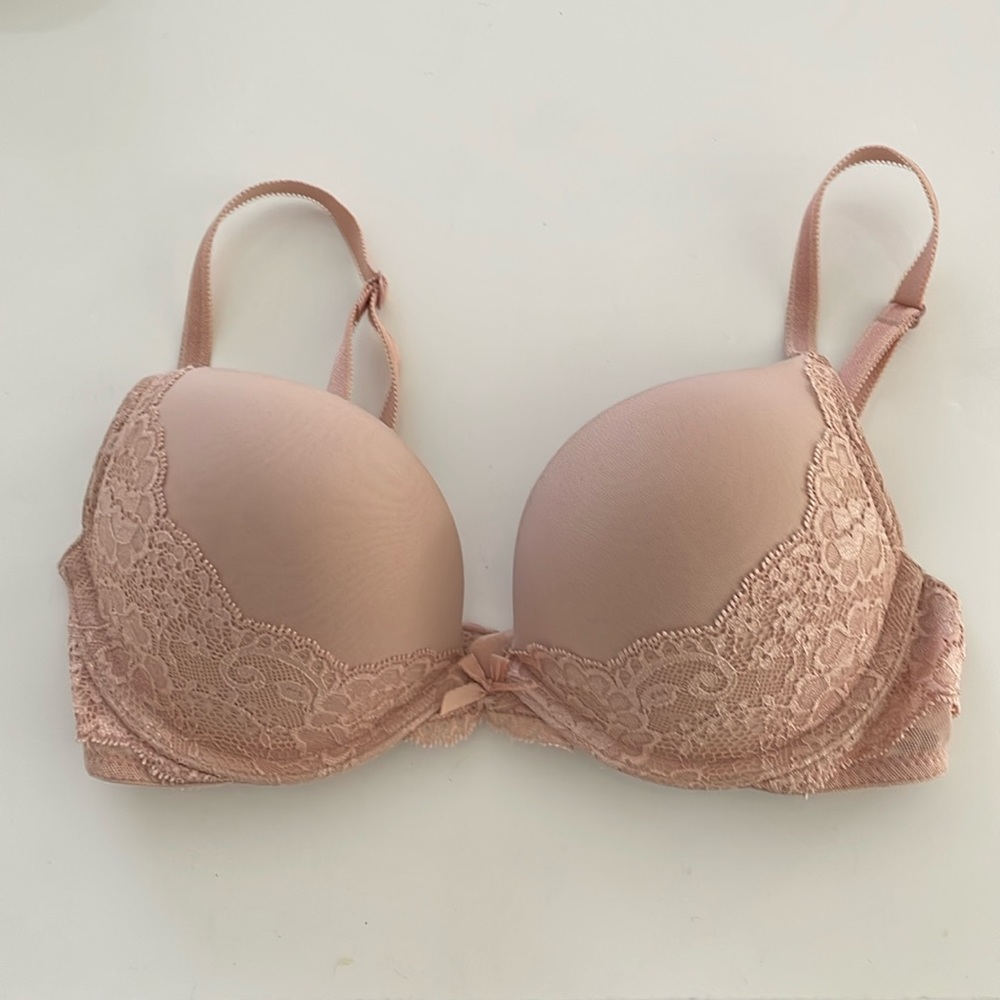 32B Victoria’s Secret Dream Angels Plunge Demi Smooth and Lace -cream, underwire